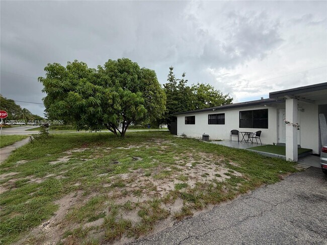 Building Photo - 1200 NW 18th Ct