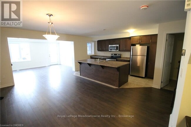 Building Photo - 572 Allport Gate