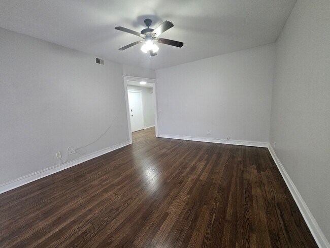 Foto del edificio - 6812 S Cornell Ave