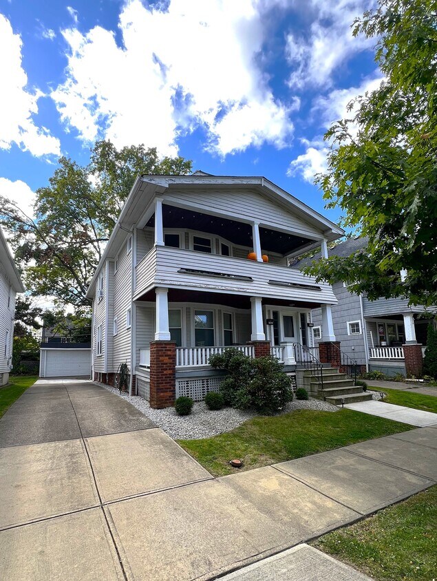 Foto principal - 14923 Delaware Ave