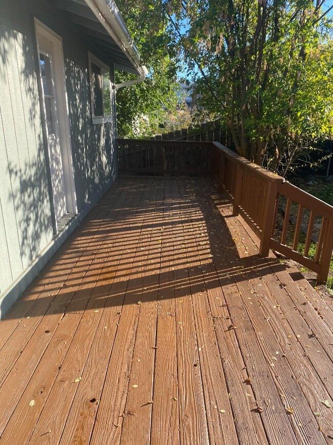 Building Photo - 140 S Rogers St