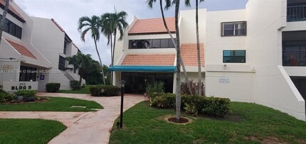 Building Photo - 301 Racquet Club Rd