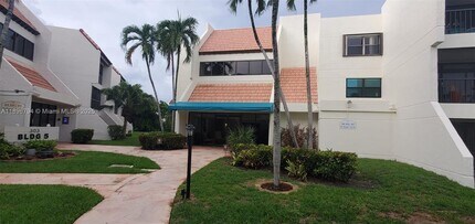 Building Photo - 301 Racquet Club Rd