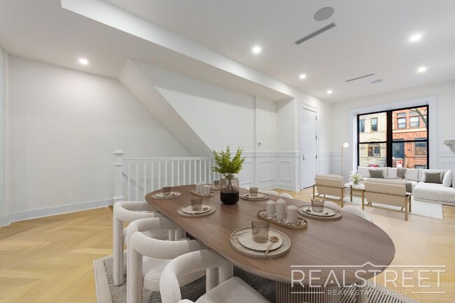 Building Photo - Magnificant Brownstone Triplex in Crown He...