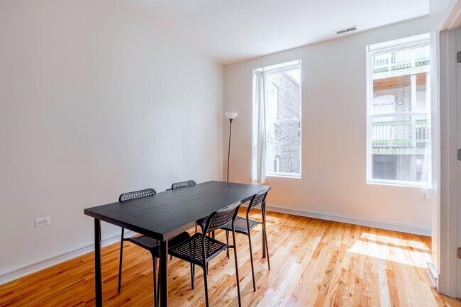 Foto del edificio - 1638 W 18th Pl