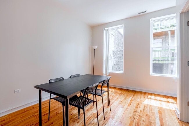 Building Photo - 1638 W 18th Pl