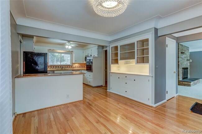 Foto del edificio - 40200 Stoneleigh St