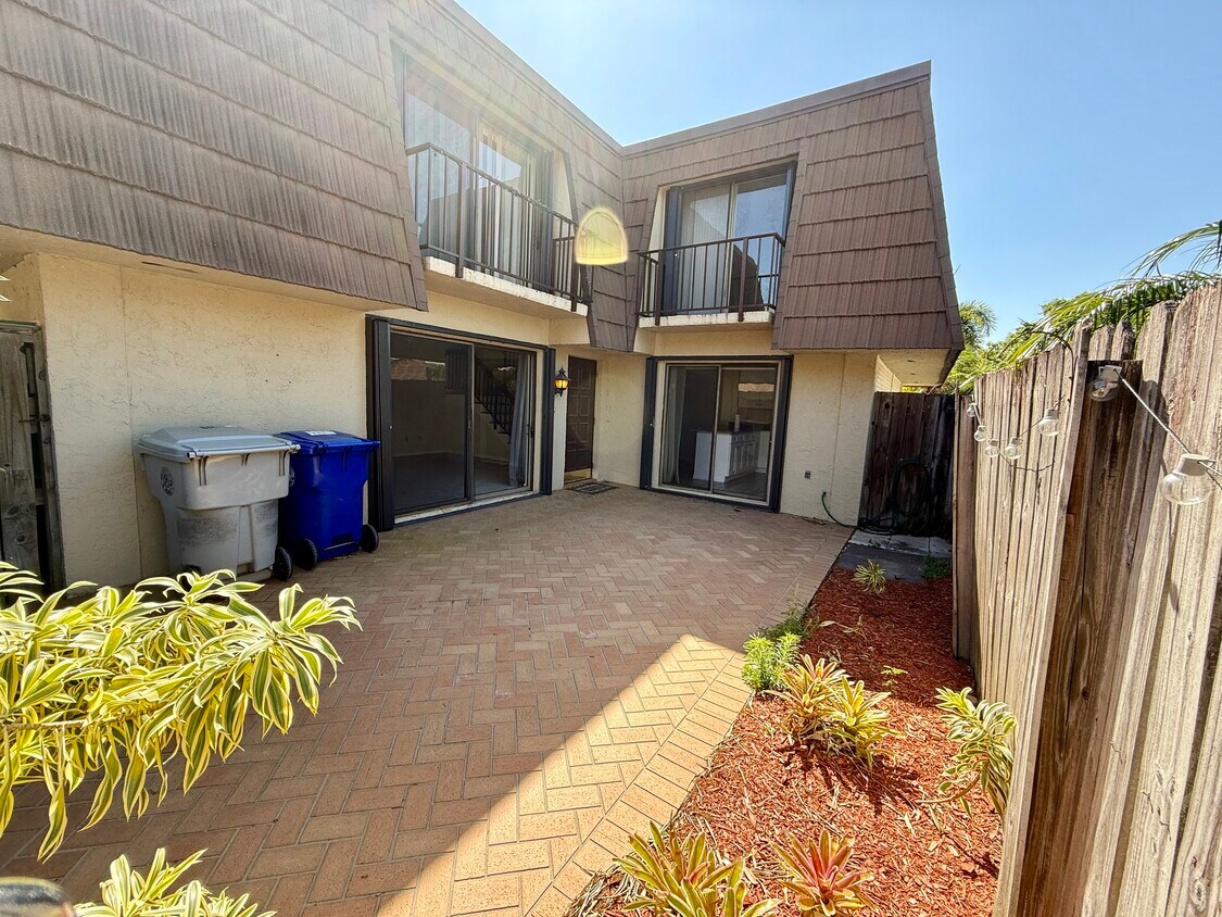 Primary Photo - 1166 6th Ave