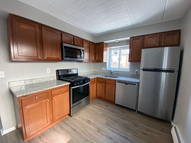 Foto del edificio - Renovated 2 Bedroom in Bellevue with Priva...