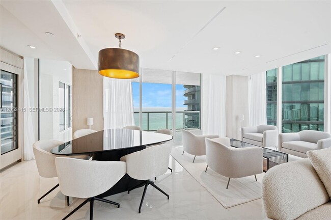Foto del edificio - 18671 Collins Ave