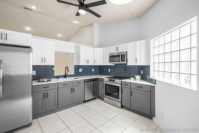 Building Photo - 6192 Floral Lakes Dr
