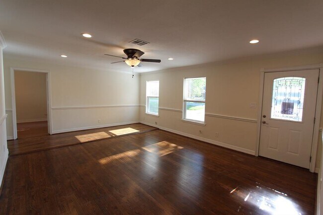 Building Photo - 1411 Zora St