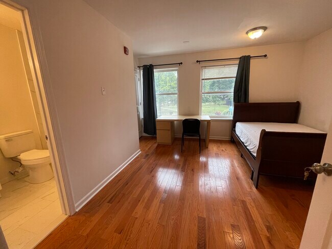 Foto del edificio - 3833 Baring St