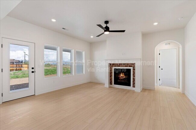 Foto del edificio - 837 E 3rd N