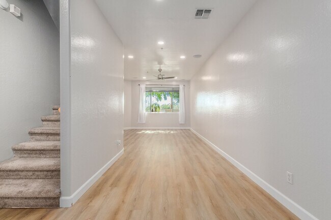 Foto del edificio - 7601 E Roosevelt St