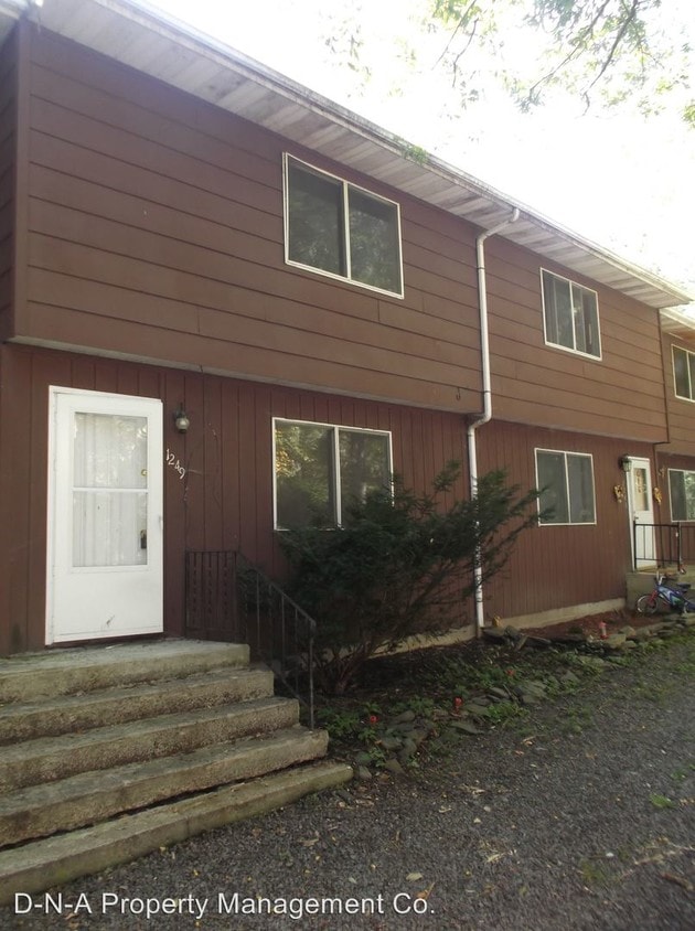 1249 Chateau Dr, East Stroudsburg, PA 18302 House Rental in East