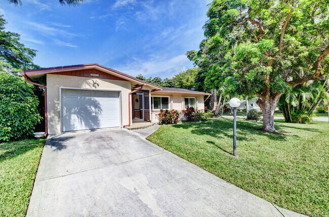 Building Photo - 14425 Amapola Way
