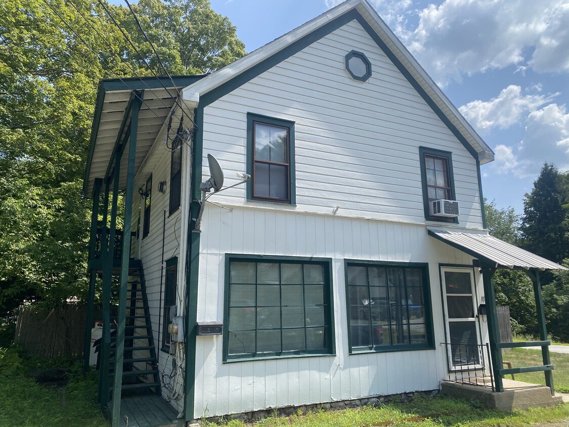 Primary Photo - 17 Horicon Ave