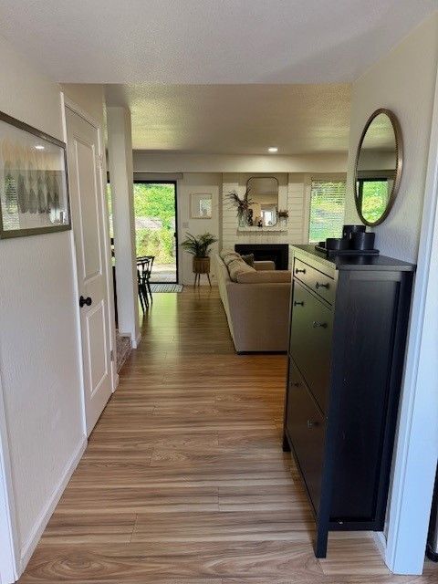 Foto del edificio - 1527 Ashwood Dr