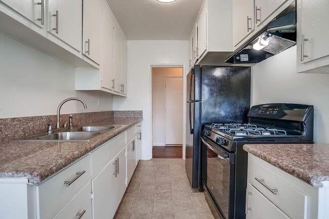 Interior Photo - 537 W. Hyde Park Blvd