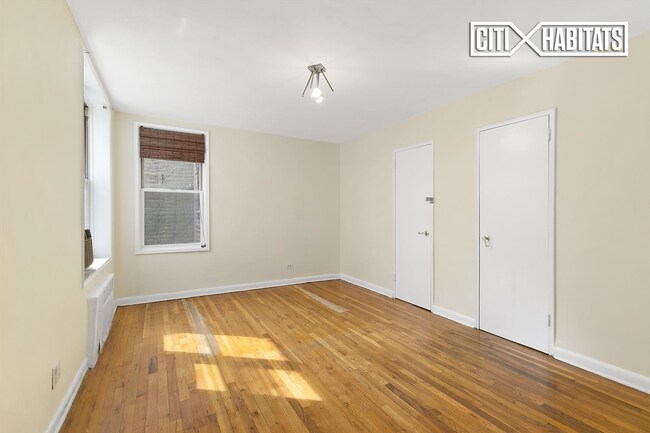Foto del edificio - 1345 E 4th St