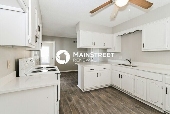Building Photo - 3 Bedroom Pet-Friendly Home in MEMPHIS, TN with Main Street Renewal
