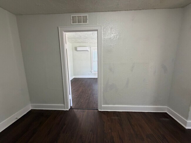 Building Photo - Great 1 Bed 1 Bath Property!