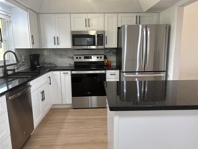 Foto del edificio - 4725 Cove Cir