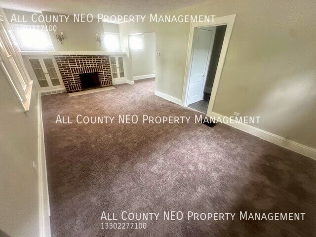 Foto del edificio - Charming Garfield Heights Home: 3 Beds, Up...