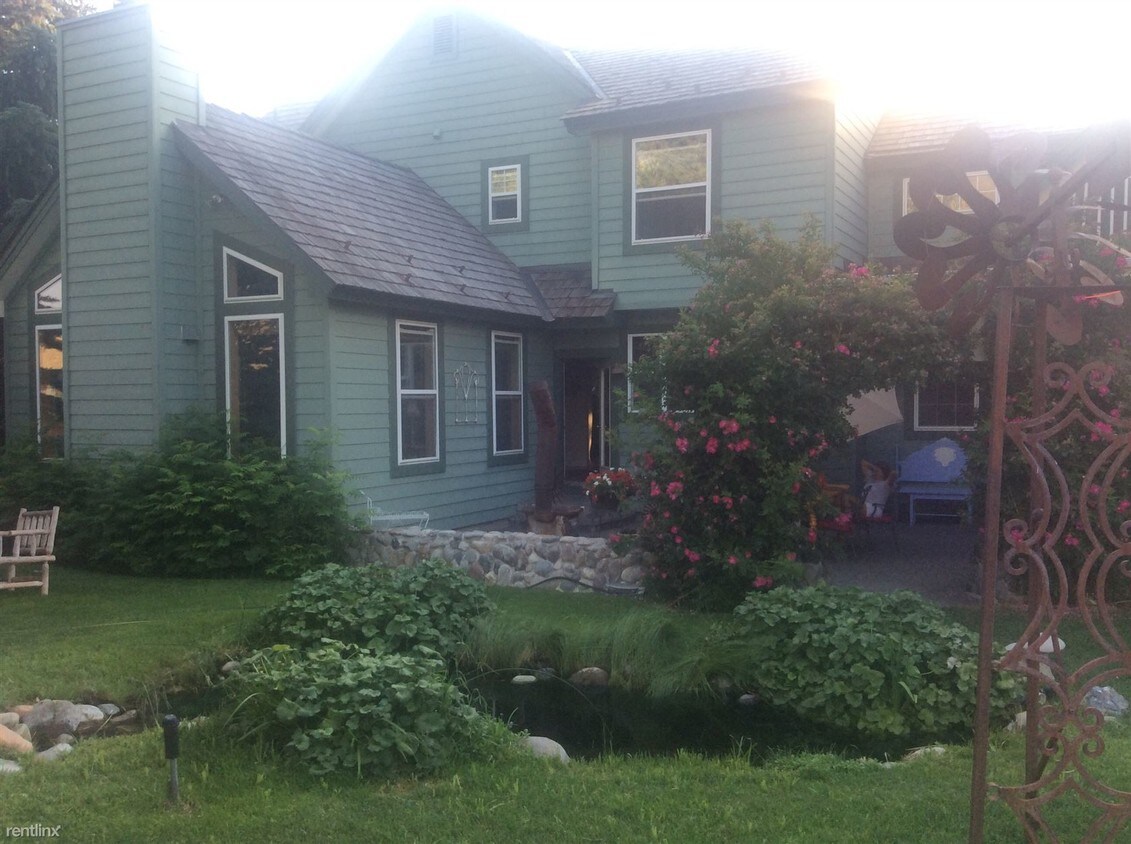 Building Photo - 630 Buckhorn Dr