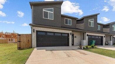 Building Photo - 451 Azurite Rd