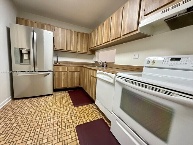 Building Photo - 8075 SW 107th Ave