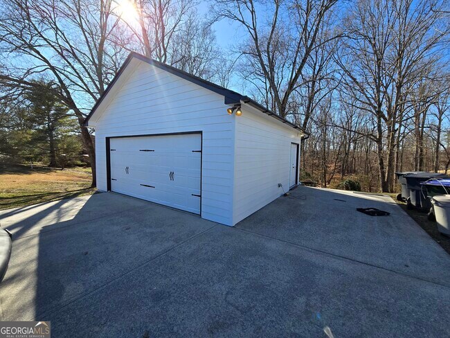 Building Photo - 560 Nichols Rd