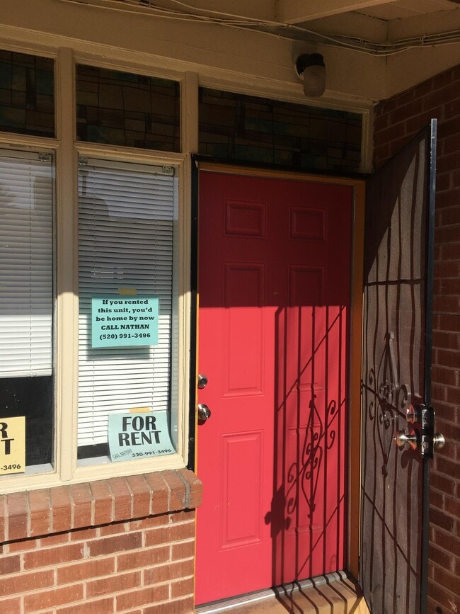 Photo - 1041 E 9th St House