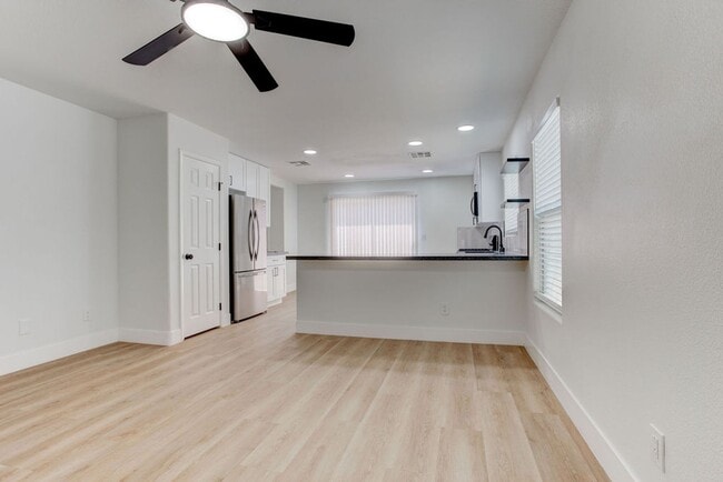 Building Photo - 8765 First Lady Ave