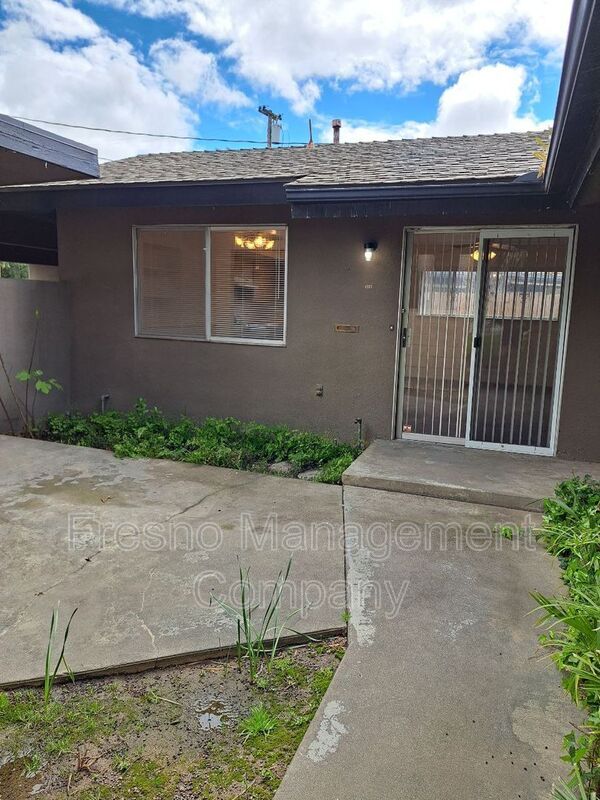 Foto del edificio - 4935 N Harrison Ave