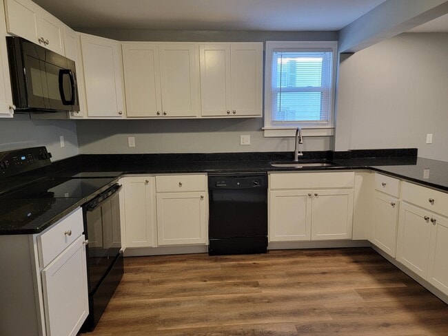 Building Photo - 232 Main St