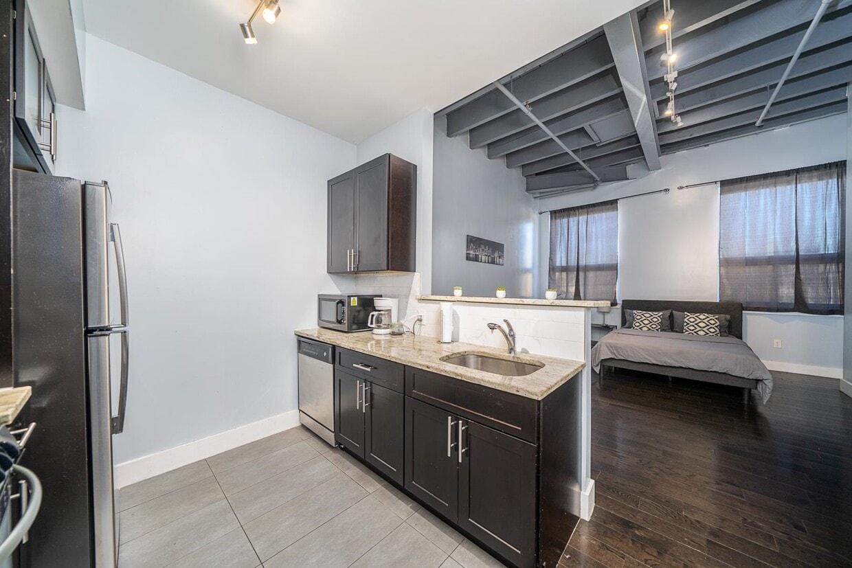 Foto principal - 235 Orient Ave