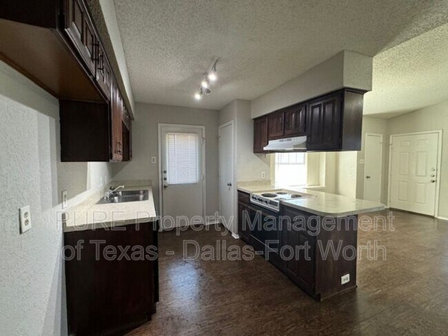 Foto del edificio - 5221 Carpenter Dr