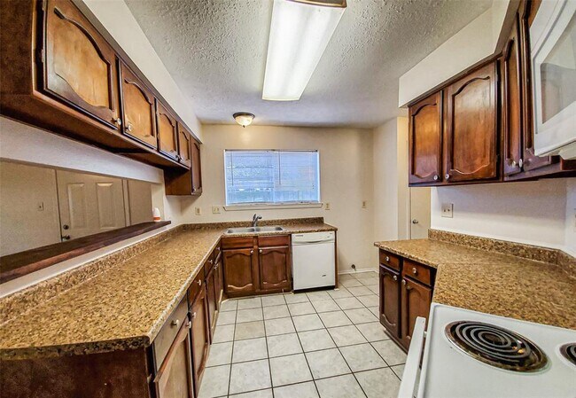 Building Photo - 9806 Thrush Ln