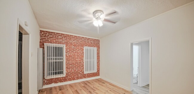Foto del edificio - 1111 S Norton Ave