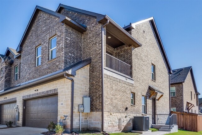 Building Photo - 2402 Ash Ln