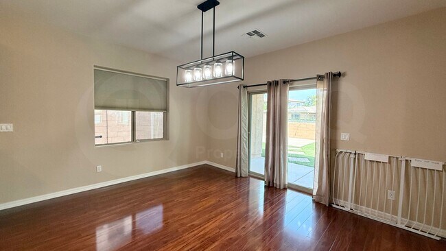 Building Photo - 1142 E Sourwood Dr