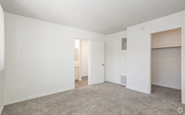 1BR, 1BA - 648 SF - Mitchell Arms Apts.