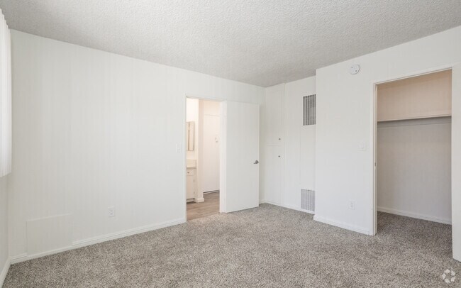 1HAB, 1BA - 648 ft² - Mitchell Arms Apts.