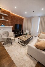 Building Photo - 716 Madison St