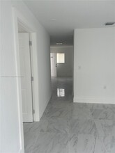 Building Photo - 2750 Palm Ave