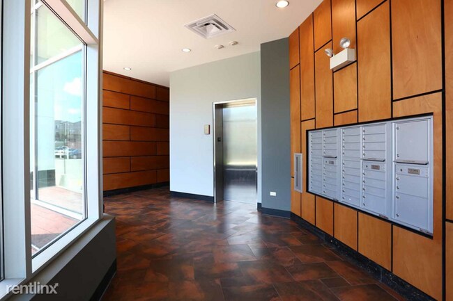 Foto del edificio - 1624 W Division St