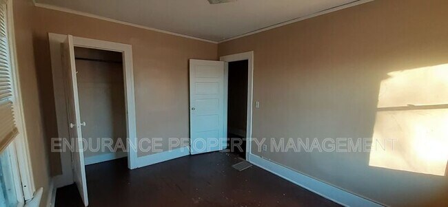 Foto del edificio - 816-818 Harvard Blvd