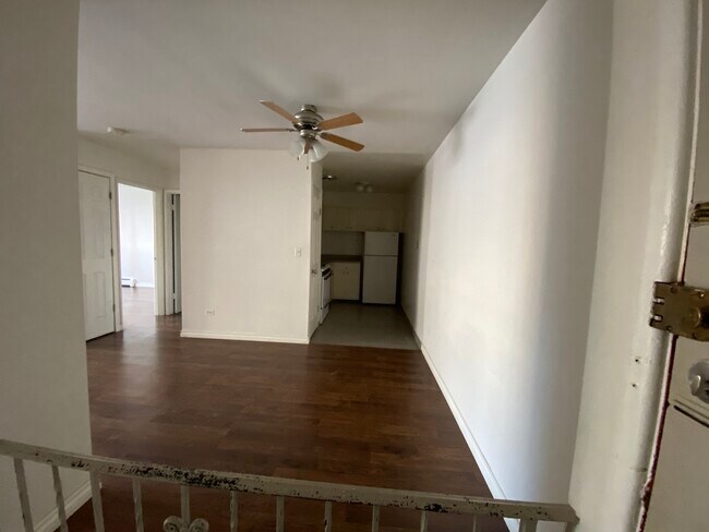 Foto del edificio - 6128 N Kenmore Ave